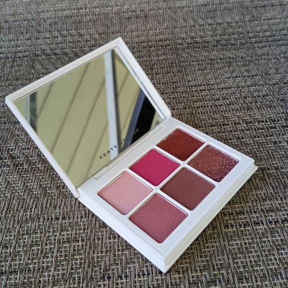 FENTY BEAUTY 4 Snap Shadows Mix & Match Eyeshadow Palette. Shade: 4 Rose. - Picture 1 of 4